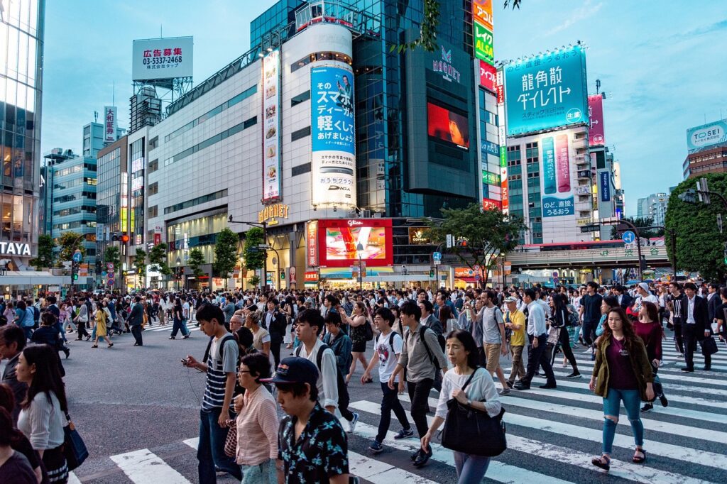 O Japão é mundialmente conhecido por sua segurança e hospitalidade. Com transporte público eficiente, cidades organizadas e uma população extremamente educada, é fácil explorar o país.